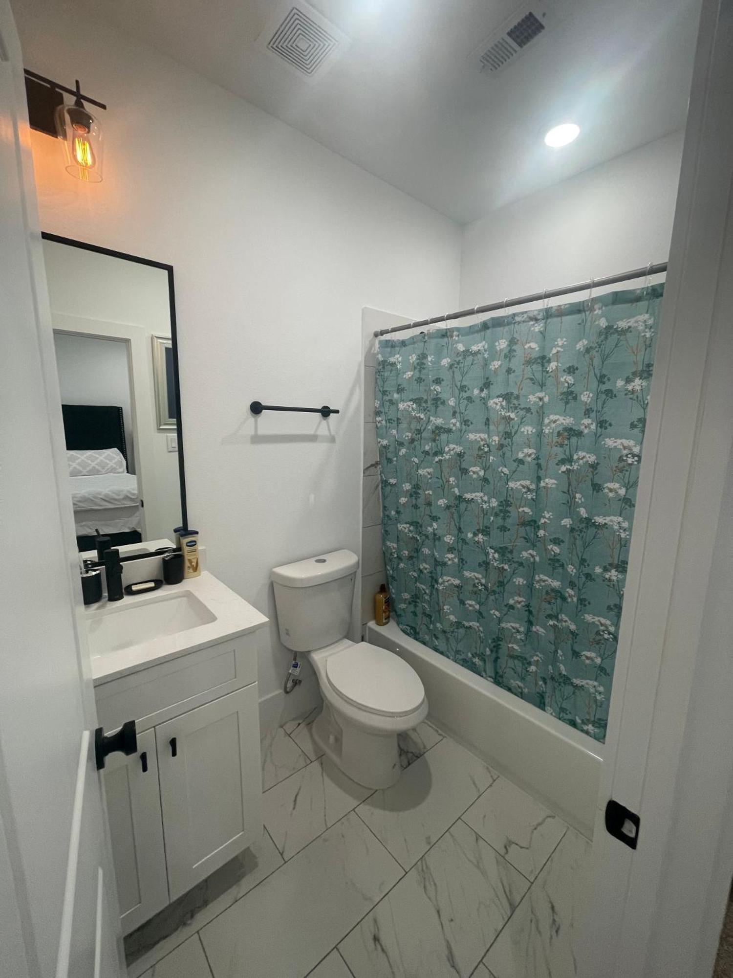 Comfortable 3 Bedroom - Heart Of Texas Medical Center هيوستن المظهر الخارجي الصورة